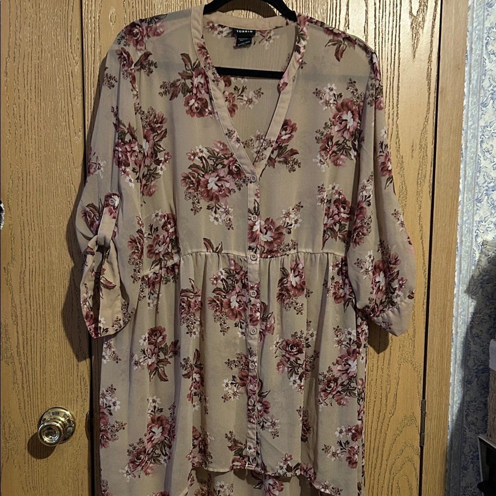 Torrid Floral Print Tunic in Beige and Pink
